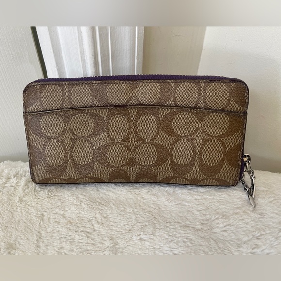 Coach long Wallet GUC - Picture 4 of 12